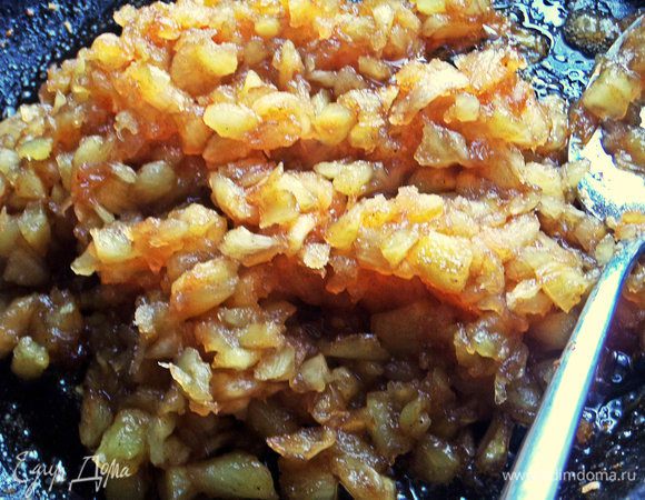 Когда масса станет очень густой и клейкой, выключаем и ждём полного остывания.