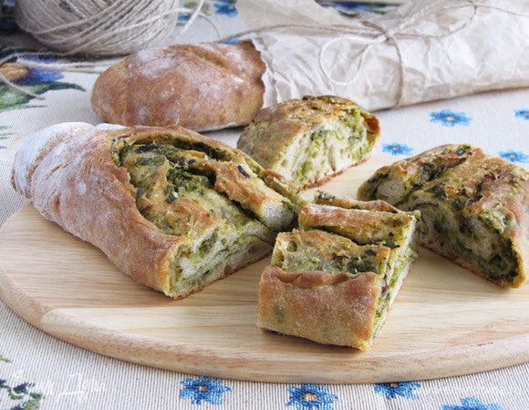 Готовые багеты разрезать на кусочки и пробовать. Можно подать к супу, шашлыку, овощному салату. Или съесть просто так с чаем. Приятного аппетита!