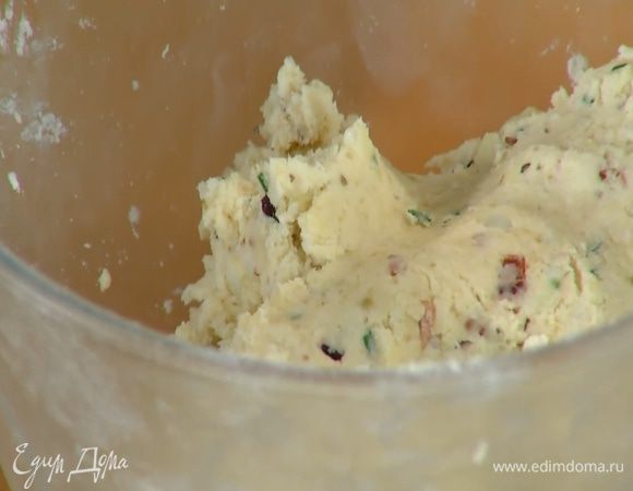 Отправить тесто на 5 минут в морозильник.