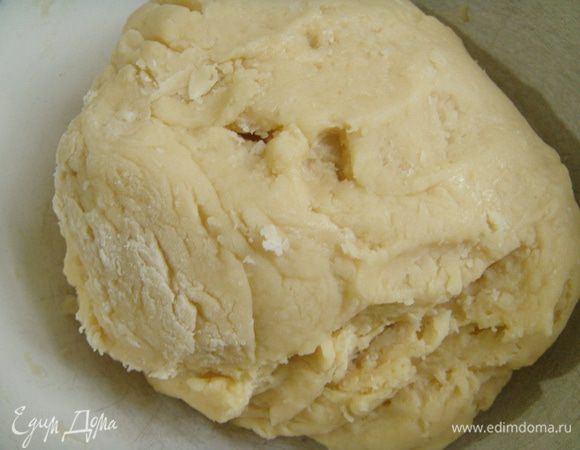 Замесить однородное мягкое тесто.