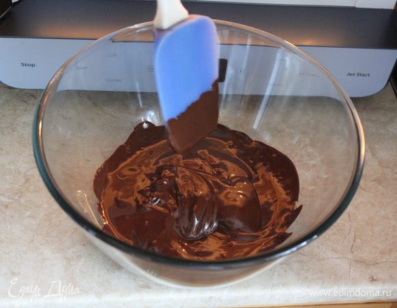 Я растопила шоколад в СВЧ.