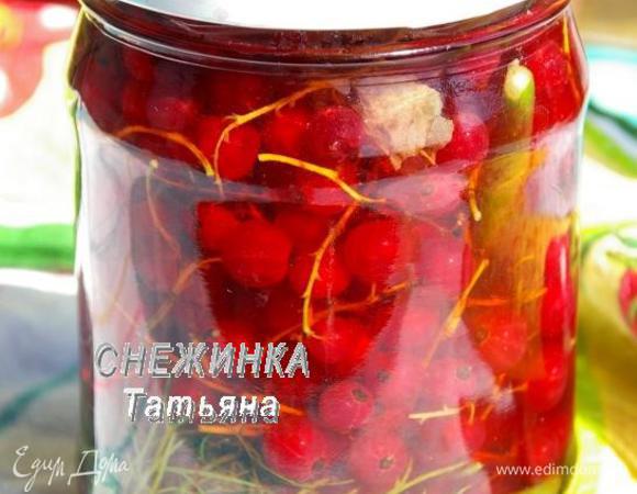 Разливаем маринад по банкам. Закатываем. Оставляем остывать.