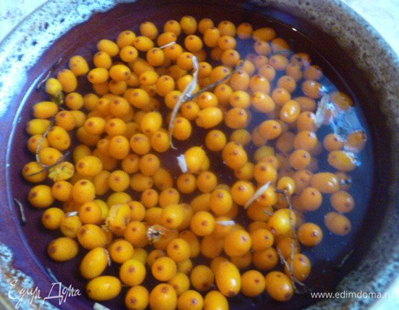 Все достаточно просто.
Ягоды промыть в воде.