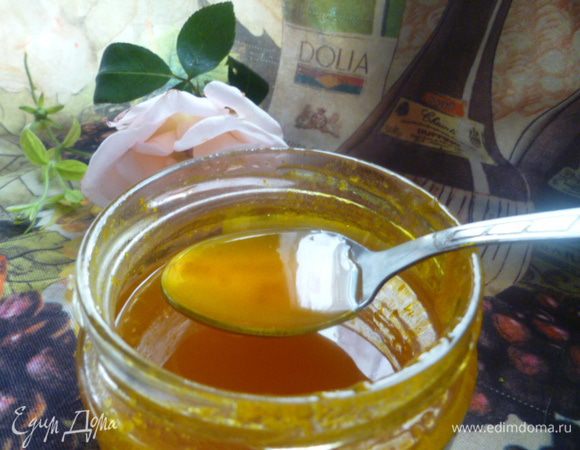 Получается очень полезное варенье, особенно оно полезно зимой в сезон простуд и холодов...
Угощайтесь и вы!