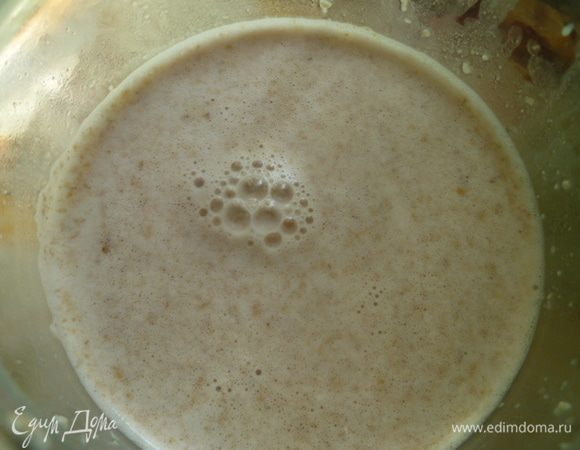 Добавить еще 0,5 ст. воды и взбить блендером до однородности.