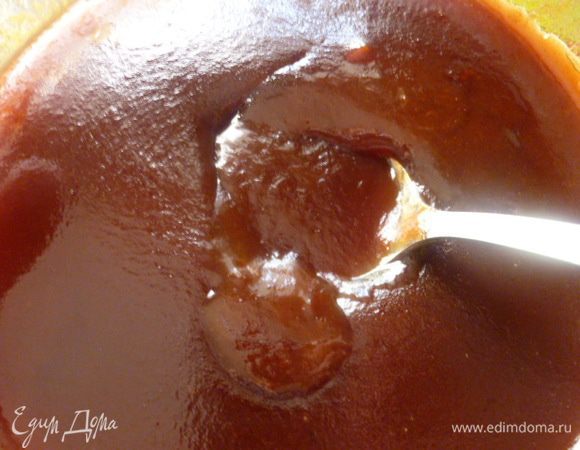 Добавляем сливовое варенье.
У меня из крупной сливы.