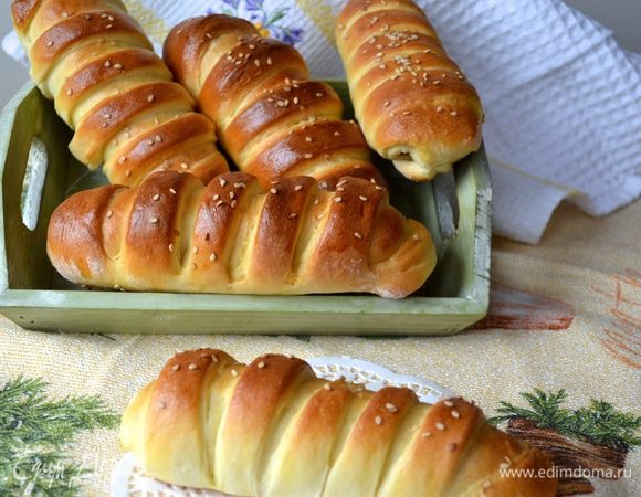 Выпекать булочки 25-30 минут до золотистой корочки. Готовые булочки остудить и подавать!