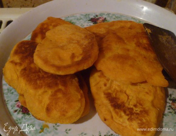 Затем обжариваю на горячей сковороде на растительном масле с двух сторон до золотистого цвета на среднем огне.