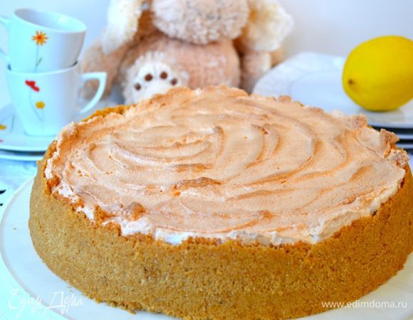 Дать постоять в холодильнике несколько часов, после чего пай можно подавать на стол!