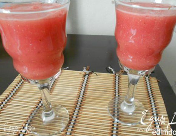 Из арбуза можно приготовить арбузный коктейль. http://www.edimdoma.ru/retsepty/75741-arbuznyy-kokteyl

