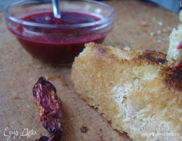 Подавать к мясу, рыбе, жаренному картофелю, гренкам, свежему хлебу.
Voilà! Bon Appétit!