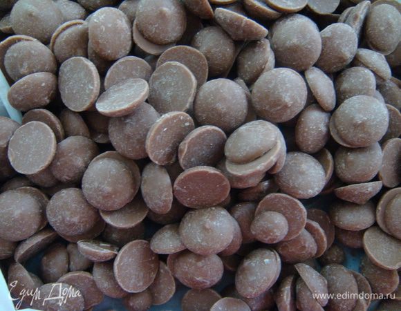 Поясню-шоколад беру молочный, т.к. от мала до велика его съедят лучше горького :) Шоколад растопить со сливочным маслом на водяной бане.