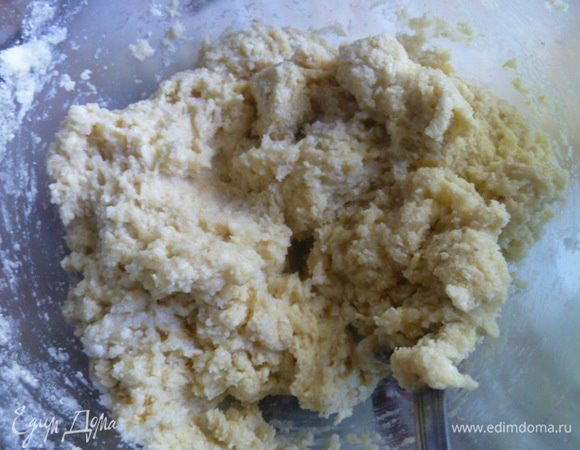 Добавляю холодное молоко и вымешиваю до однородности.