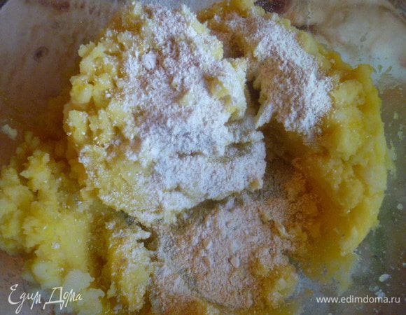 Добавляю измельченные овсяные хлопья.