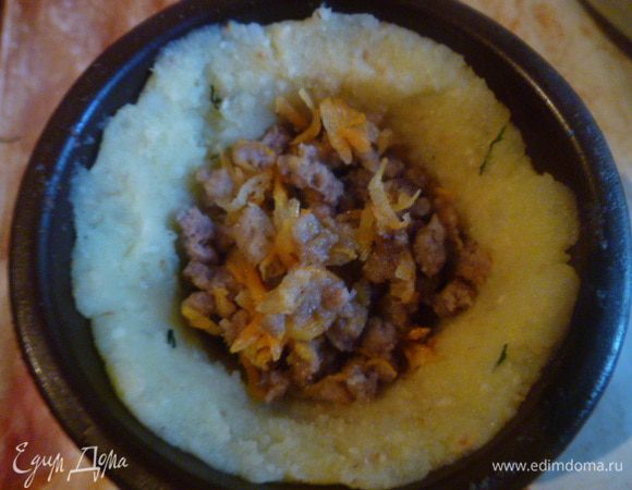 В середину выкладываем немного начинки.