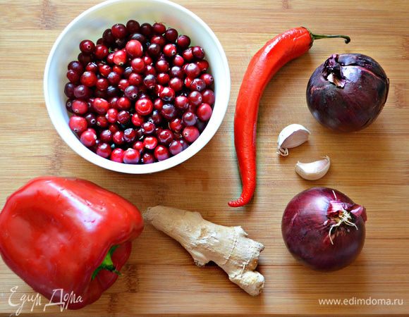 Приготовьте овощи и ягоды.