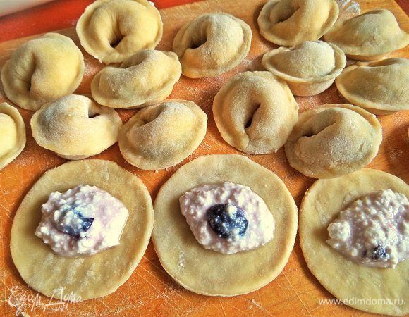 И лепим варенички.