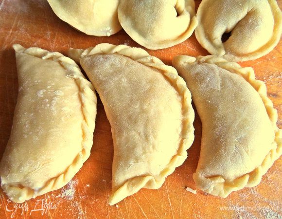 При желании можно слепить края косичкой.