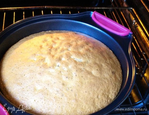 Выпекать около 15 минут до сухой зубочистки.