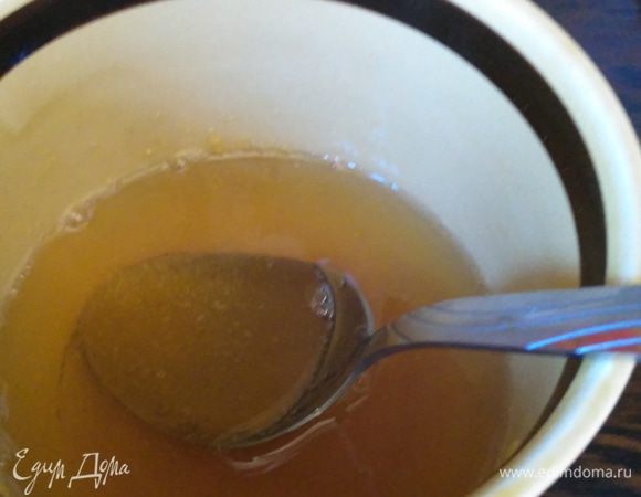 Ввести предварительно распущенный в кипятке желатин.