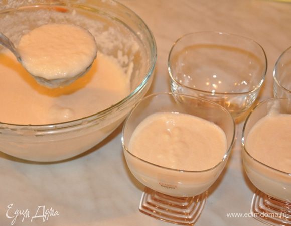Разливаем по креманкам.
Ставим в холодильник на пару часов.
