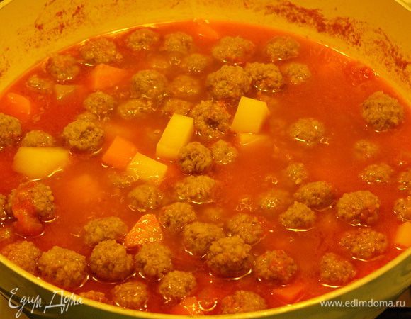 Проверяем готовность по мягкости овощей и подаем к столу!