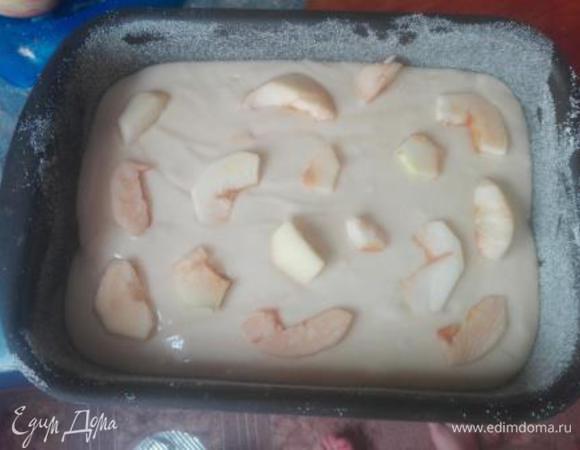 Если остались яблоки, то можно выложить и сверху.