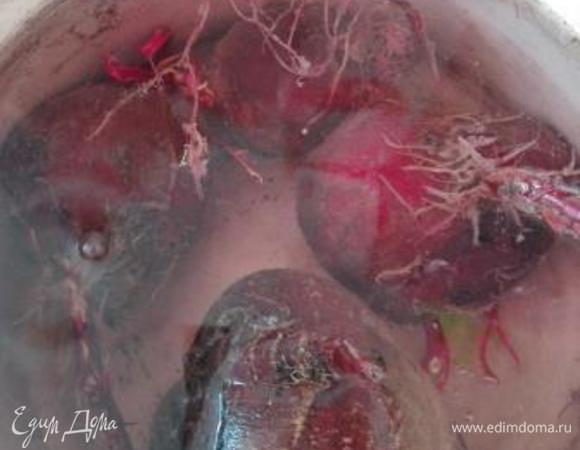 Отвариваем бураки.