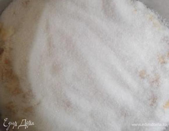 Засыпьте сахаром и оставьте на 8 часов. Я оставила на ночь.