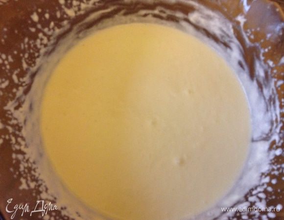 Взбить остальные 400 гр сливок до пиков, ввести остывшие ванильные сливки. Я делала как в рецепте 250/250 и мусс просто растекался.