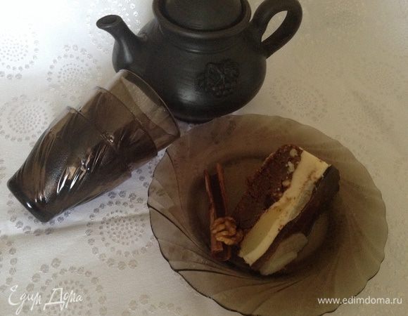 Я соусы не делала, так как часть мусса "убежала", покрыла верх шоколадной глазурью :) Пирог очень вкусный и сытный. Приятного чаепития.