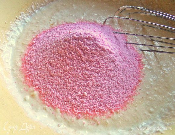 Вместо муки или манки взяла концентрат клюквенного киселя. В нём есть сахар, поэтому в общем составе у меня так мало сахара.