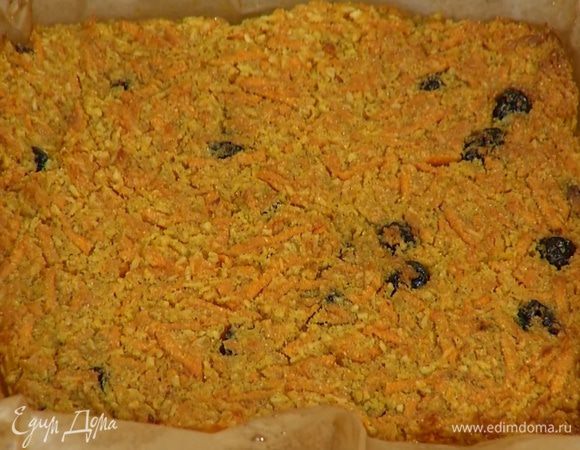 Подавать запеканку теплой.