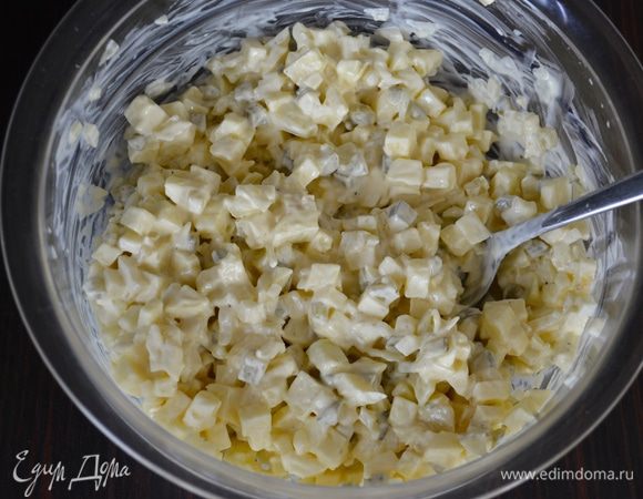 Как следует перемешать. Салат готов! Можно перед подачей на стол поставить на полчаса в холодильник.