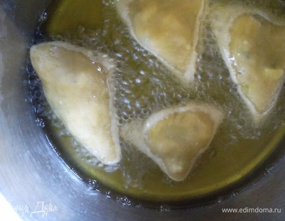 Обжарить с двух сторон до золотистого цвета.