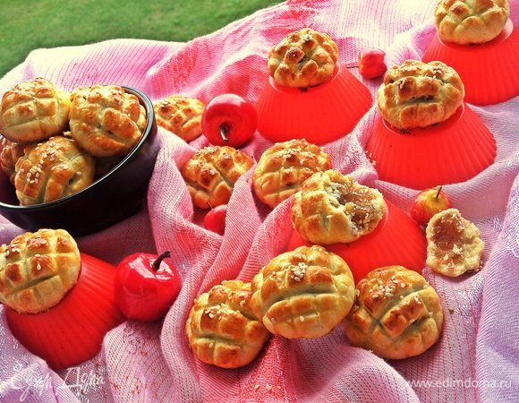 При остывании, конечно, печенье станет не таким крохким, но останется рассыпчатым и тающим во рту.