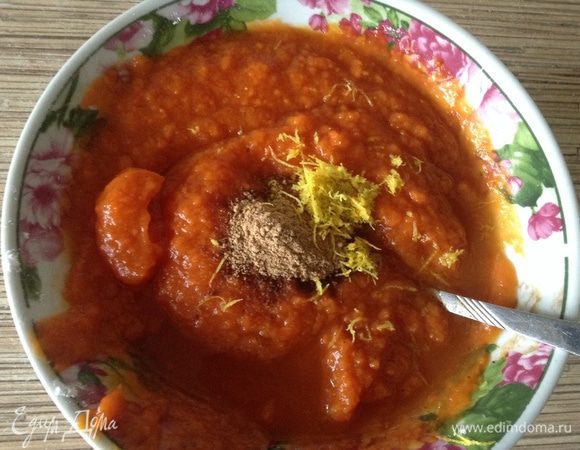 В пюре добавить 2 ст. л. рома (коньяк, бренди), специи, цедру 1 лимона.