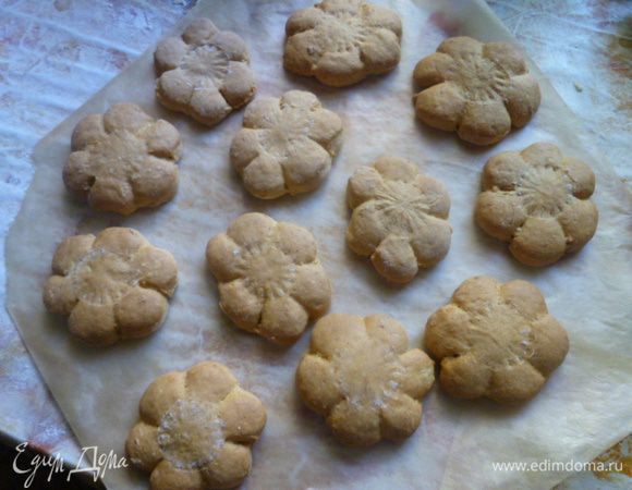 Выпекать в горячей духовке при 200 градусах 20 минут.