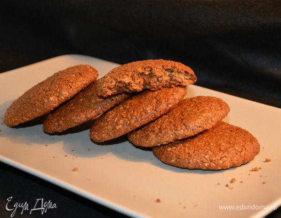 Выпекать примерно 20 минут при температуре 180гр. Главное не пересушить печенье. Хранить его в плотном пакете.