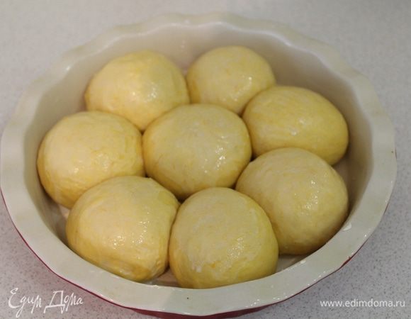 Дать постоять,минут 15, смазать молоком и отправить в разогретую духовку минут на 25-30, при 180 гр.