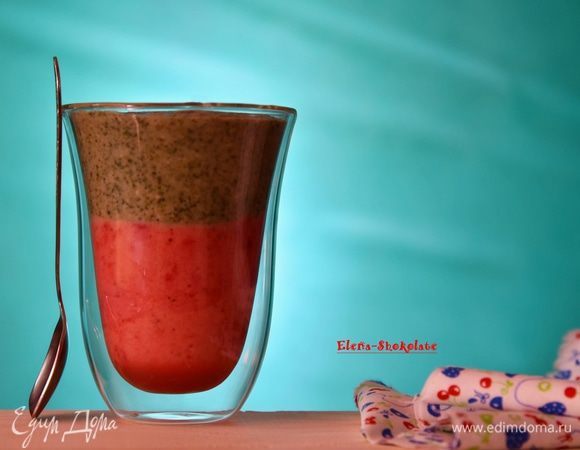 Разложить шпинатный слой по бокалам поверх вишневого слоя. Угощайтесь! 
Очень вкусно зачерпывать сразу два слоя - питательный верхний и нежный вишнёвый.

Будьте здоровыми и красивыми!