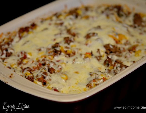 Сверху насыпать натертый сыр и вернуть в духовку на 5 мин.