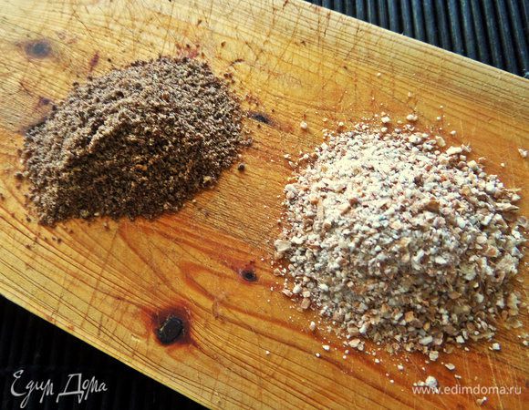 Также взяла льняную муку и пророщенные зёрна пшеницы (у нас продают уже измельчённые в отделах здорового питания и лён тоже).