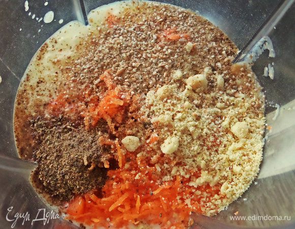 Помещаем все перечисленные добавки в йогурт или другую кисло-молочную основу.