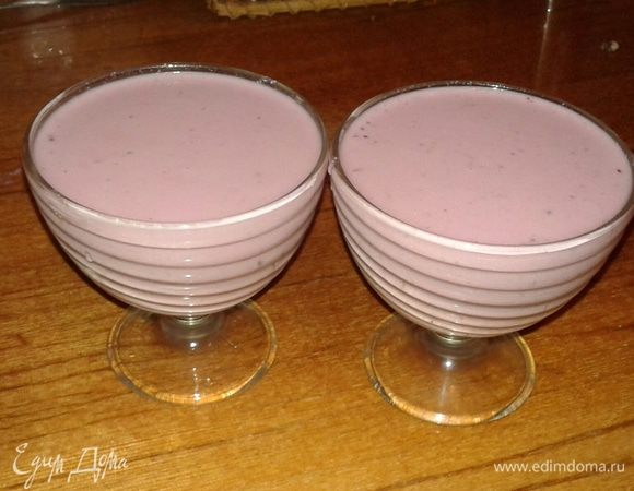 Разливаем по креманкам. Убираем в холодильник до полного застывания.
