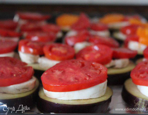 На них грибы и помидоры. Можно каждый шар чуть присолить.