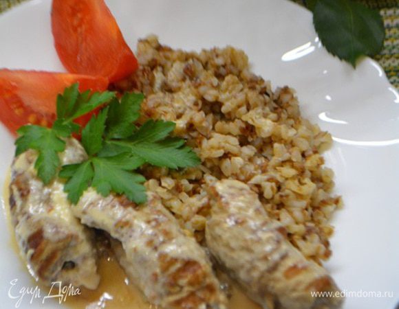 Подавать с любимым гарниром, полив соусом. Приятного аппетита!