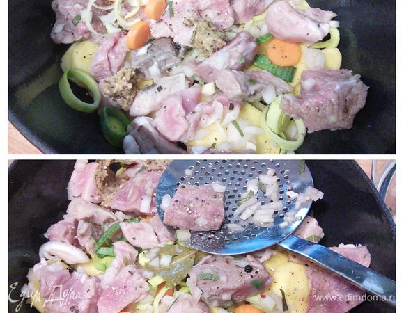 Выкладываем слоями овощи, чередуя их мясом, не забываем солить и перчить слои. Каждый свой смазываем горчицей. Заливаем маринадом. 