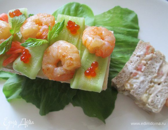 Пропитавшийся соусом сэндвич прекрасно режется на порции и имеет очень оригинальный вкус.