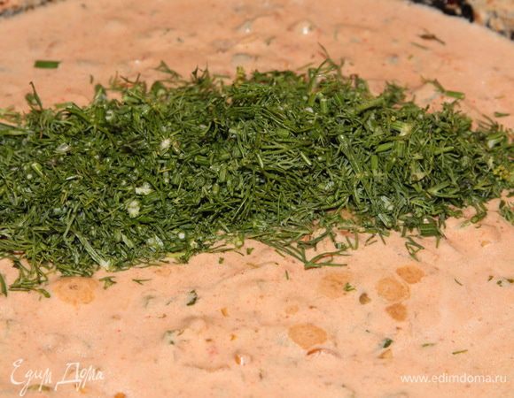 Добавляем укроп, перемешиваем.